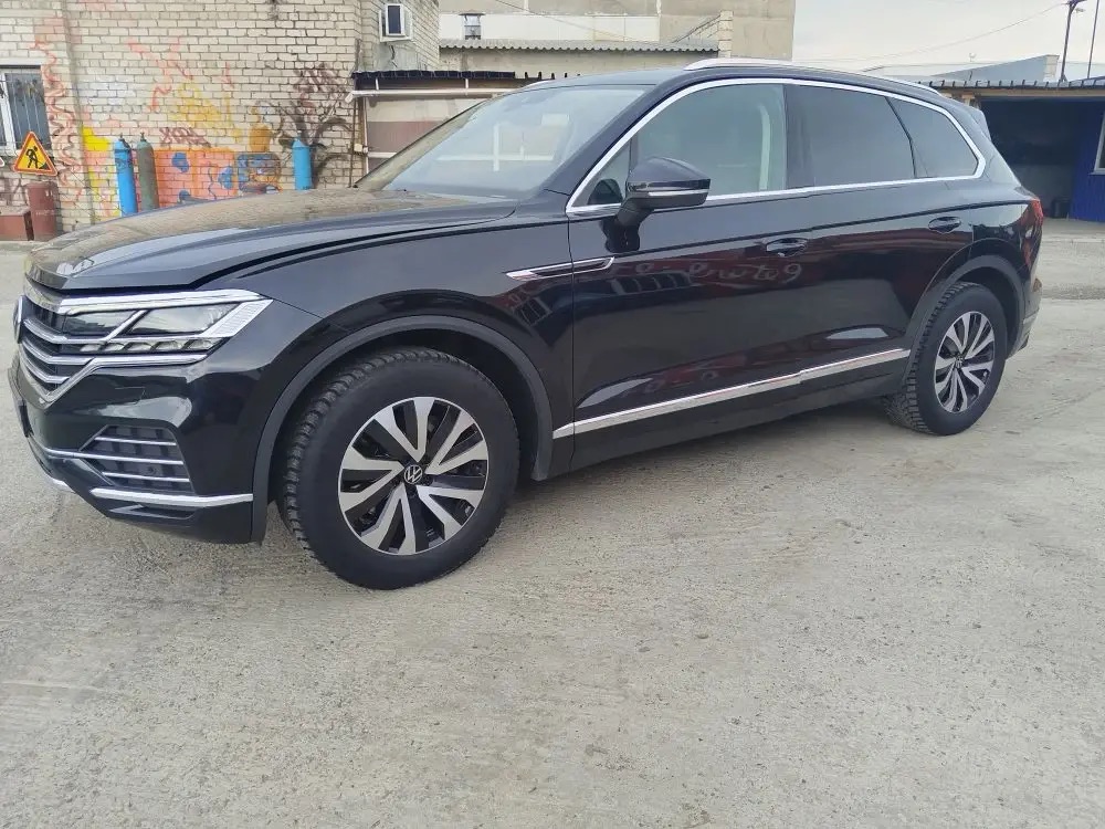 Volkswagen Touareg 3.0 TDI AT (249 л.с.)