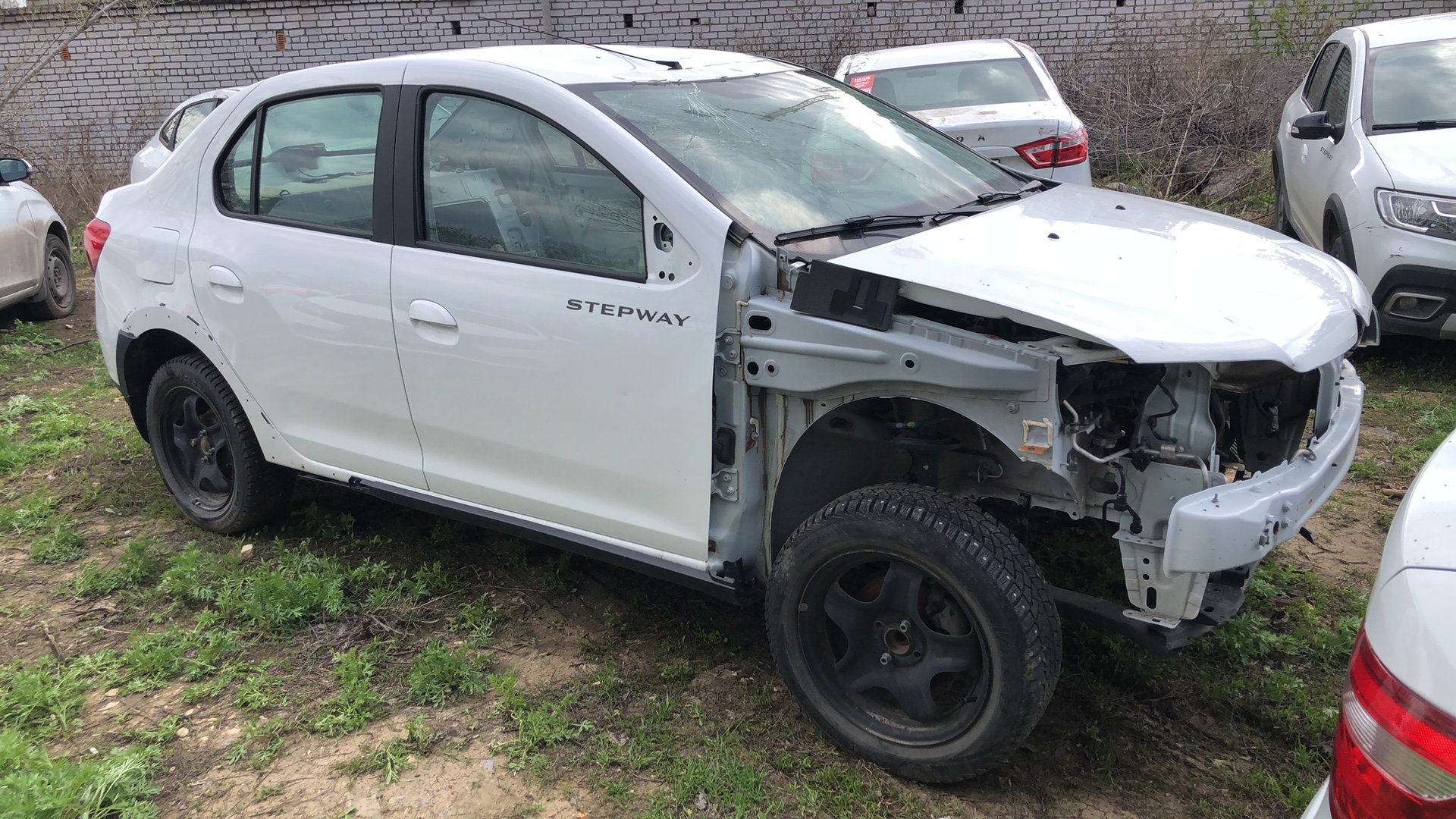 Renault Logan Stepway 1.6 CVT (113 л.с.)
