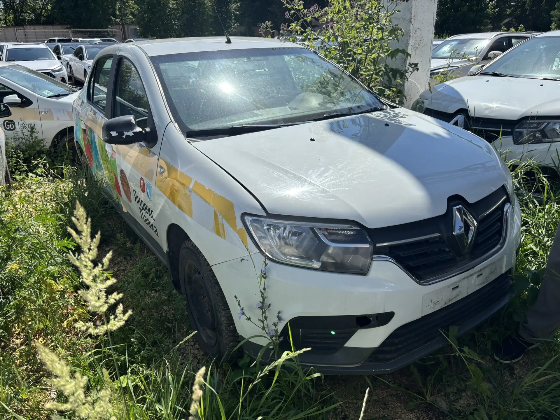 Renault Logan 1.6 MT (82 л.с.)