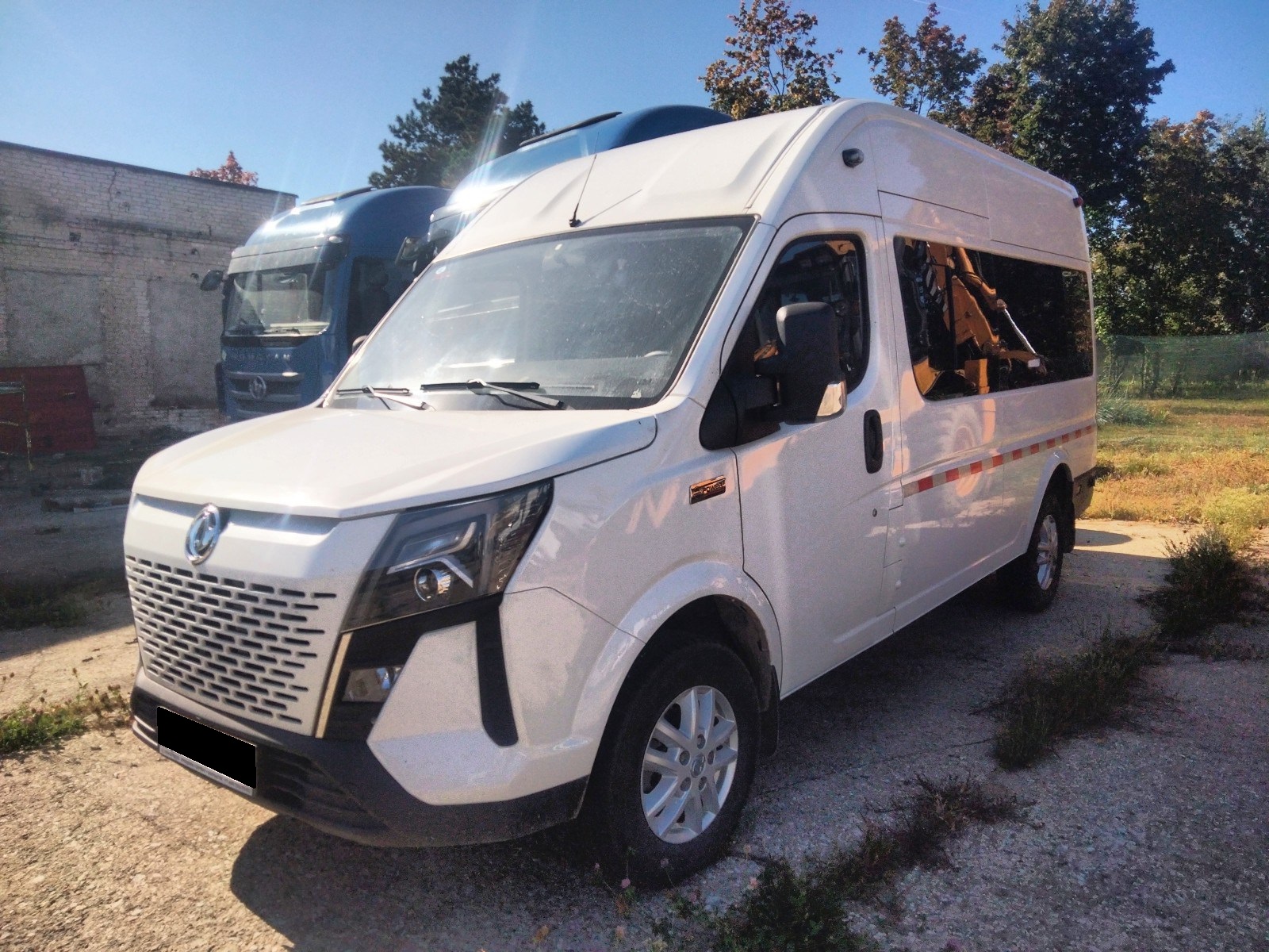 Фургон цельнометаллический Dongfeng K33-561
