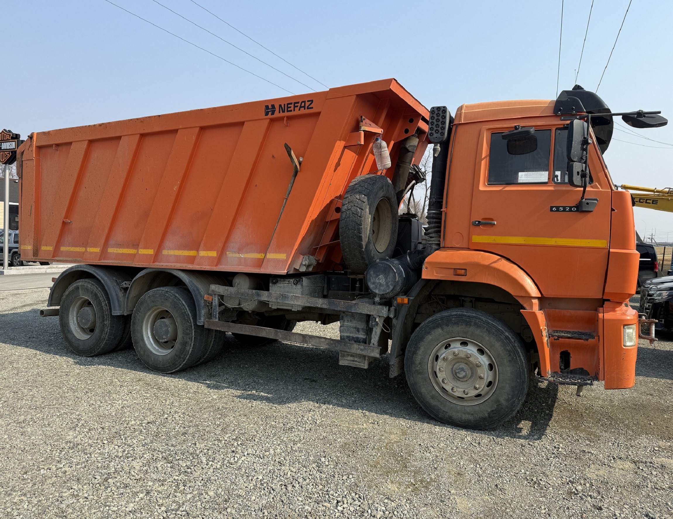 Самосвал КАМАЗ 6520-43