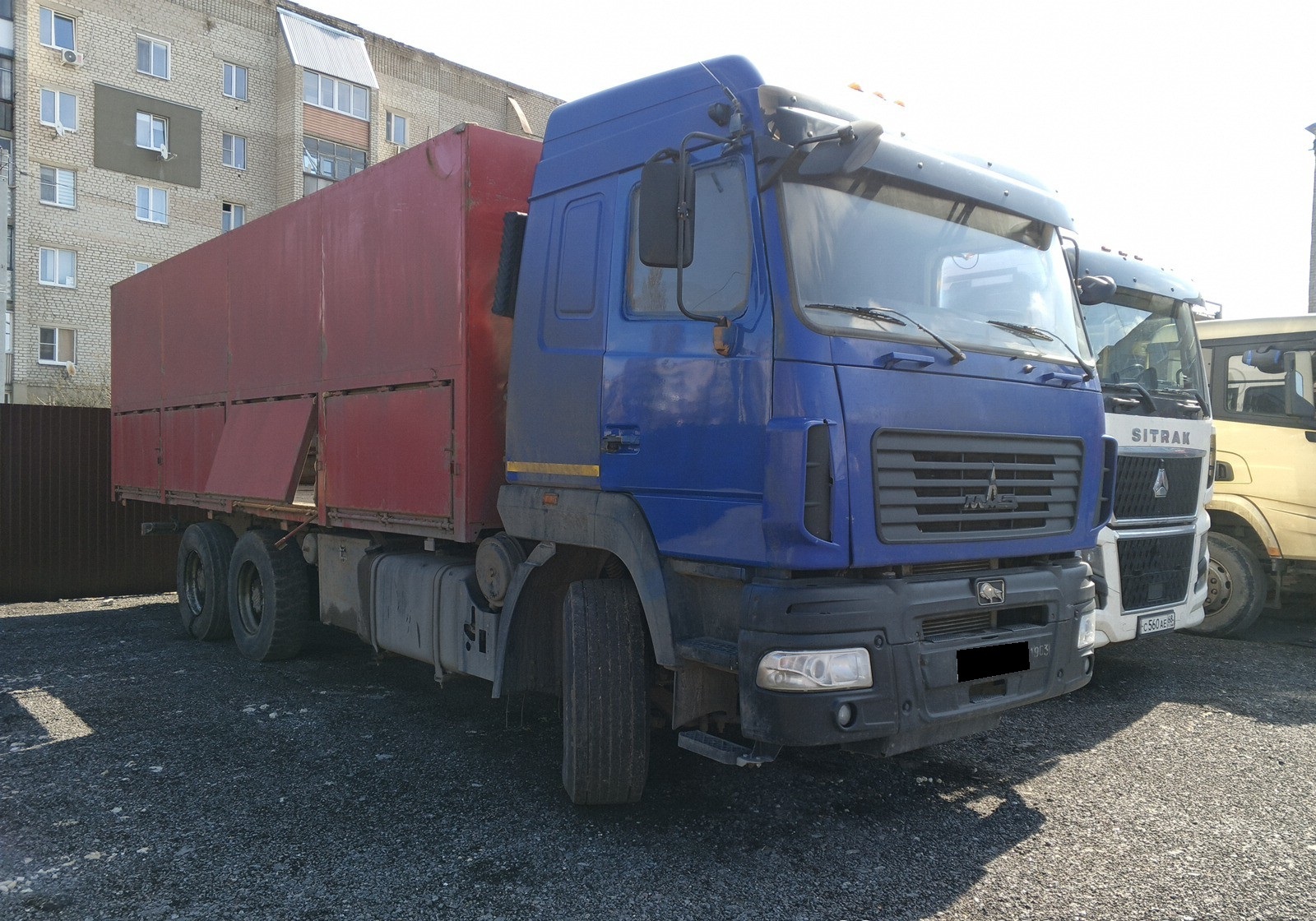 Самосвал МАЗ 631228