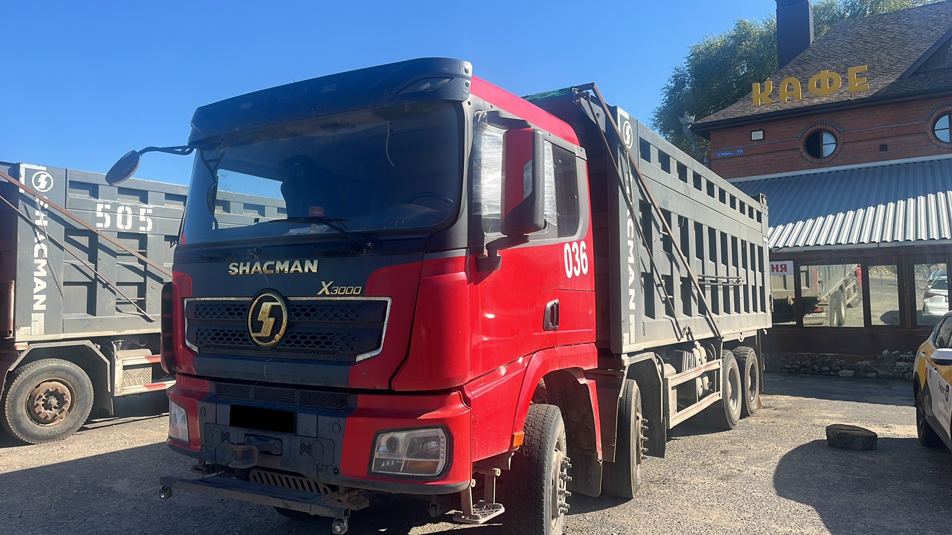 Самосвал Shacman SX33186T366