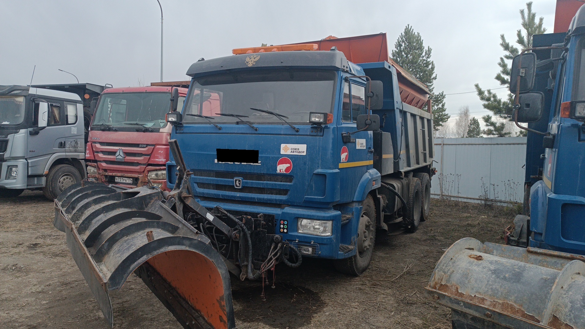 Машина дорожная комбинированная на самосвале КАМАЗ 65115 (КДМ СМОЛМАШ -7881021)