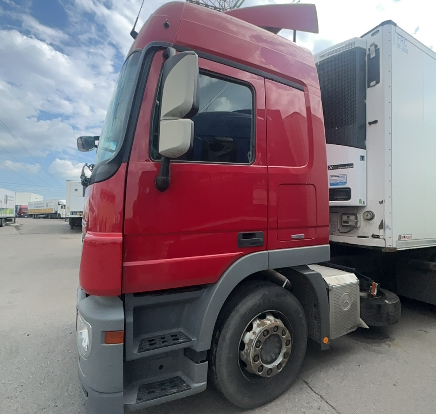 Тягач седельный Mercedes-Benz Actros (1841LS)