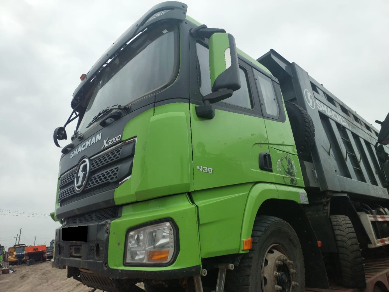 Самосвал Shacman SX33186V366
