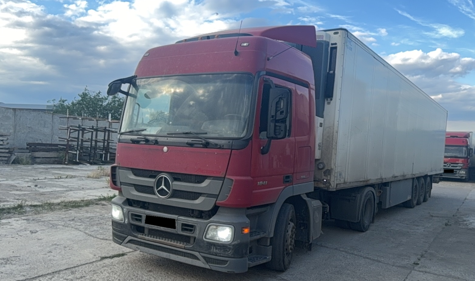 Тягач седельный Mercedes-Benz Actros (1841LS)