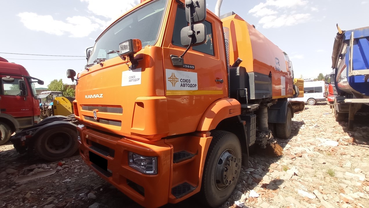 Машина дорожная комбинированная на самосвале Камаз 53605 МКДМ-7017-К2