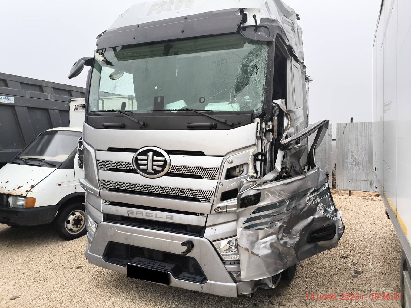 Тягач седельный Faw J7 CA4180P77K25E5