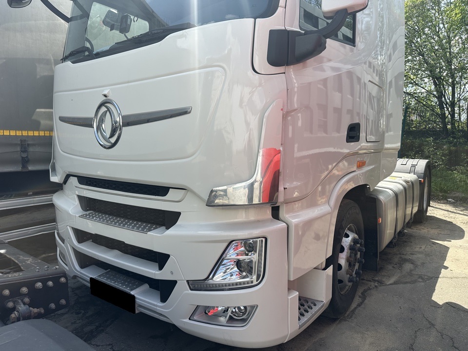 Тягач седельный Dongfeng GX (D111A)
