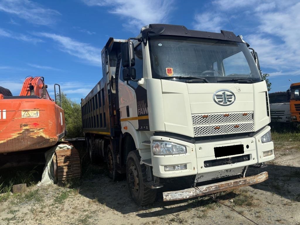 Самосвал FAW J6 (CA3310P66K24T4E5)