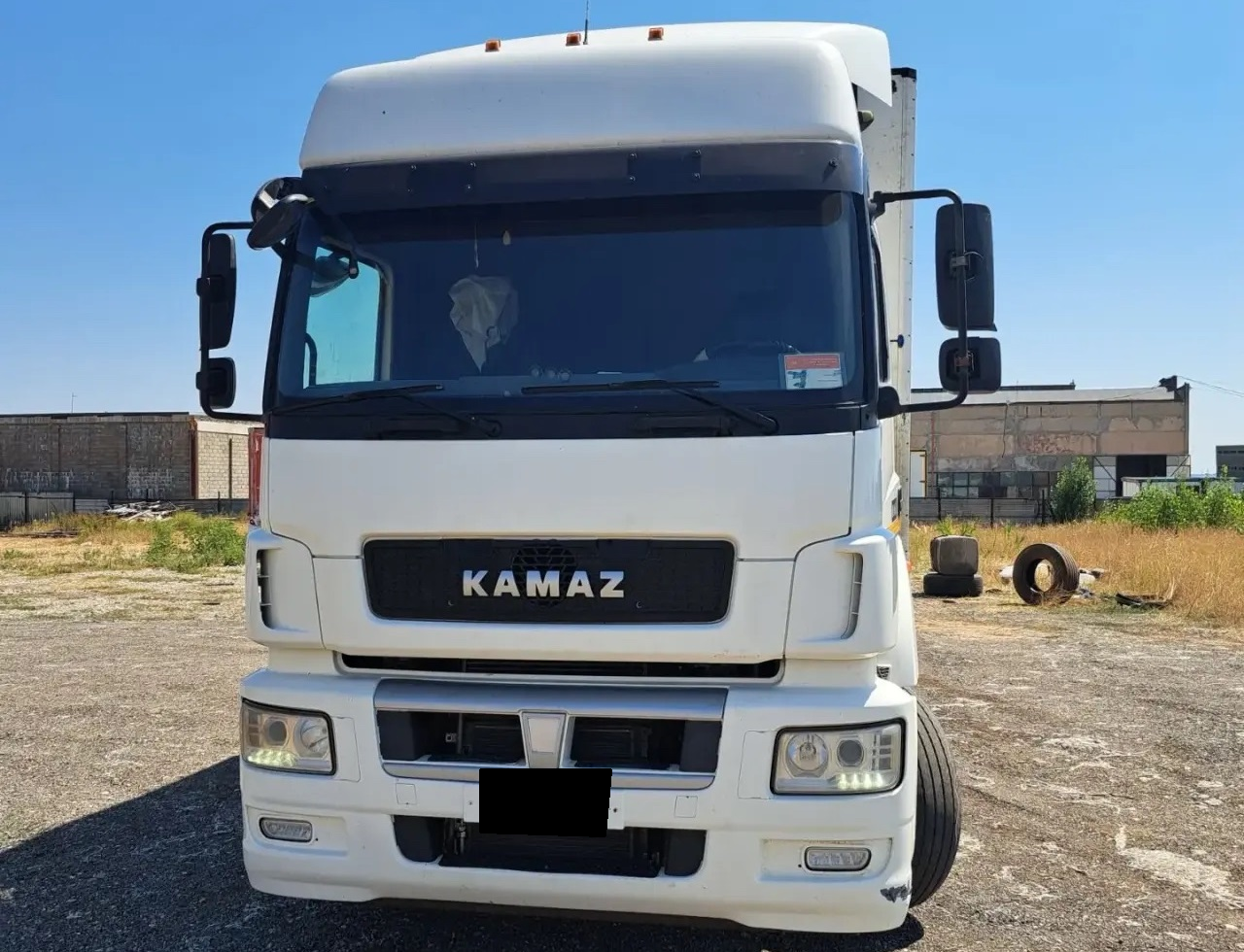 Тягач седельный КАМАЗ 5490-S5