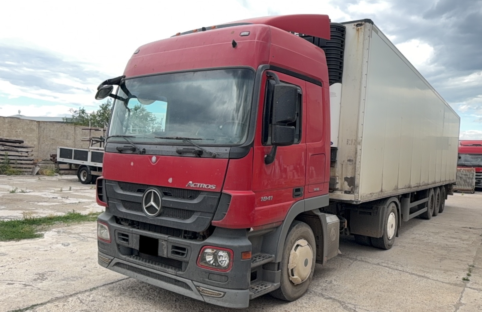 Тягач седельный Mercedes-Benz Actros (1841LS)