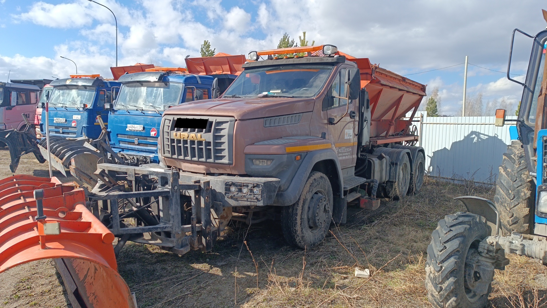 Машина дорожная комбинированная на самосвале Урал Next 73945 (КДМ 7963VN)