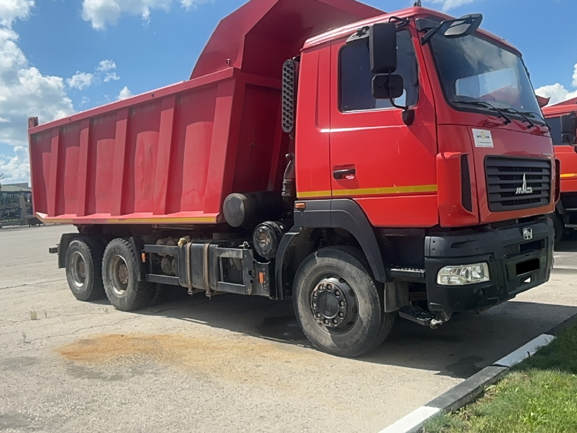 Самосвал МАЗ 650128