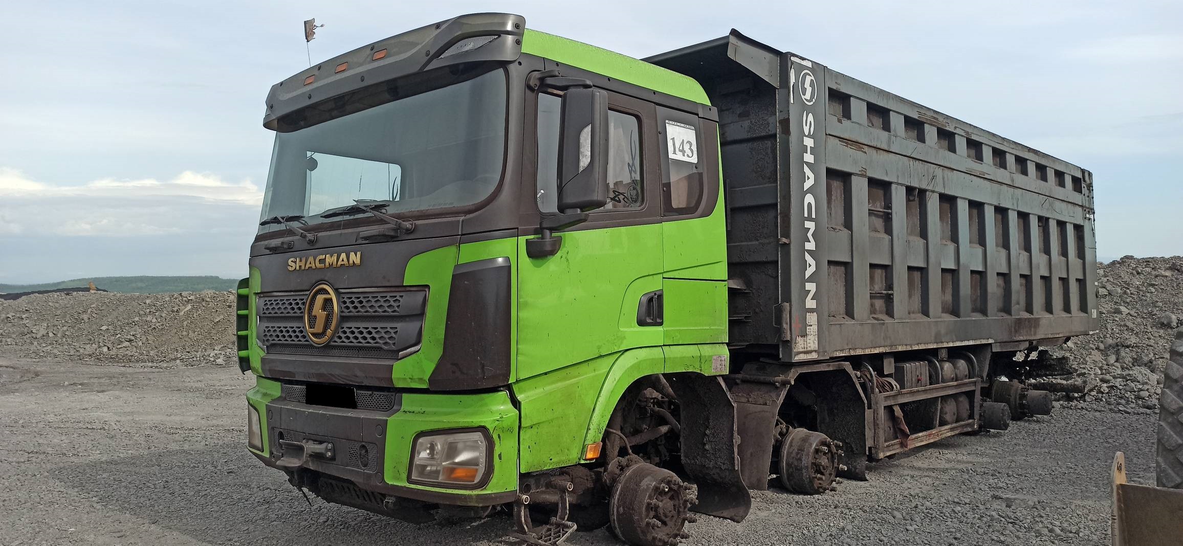 Самосвал Shacman SX33186V366