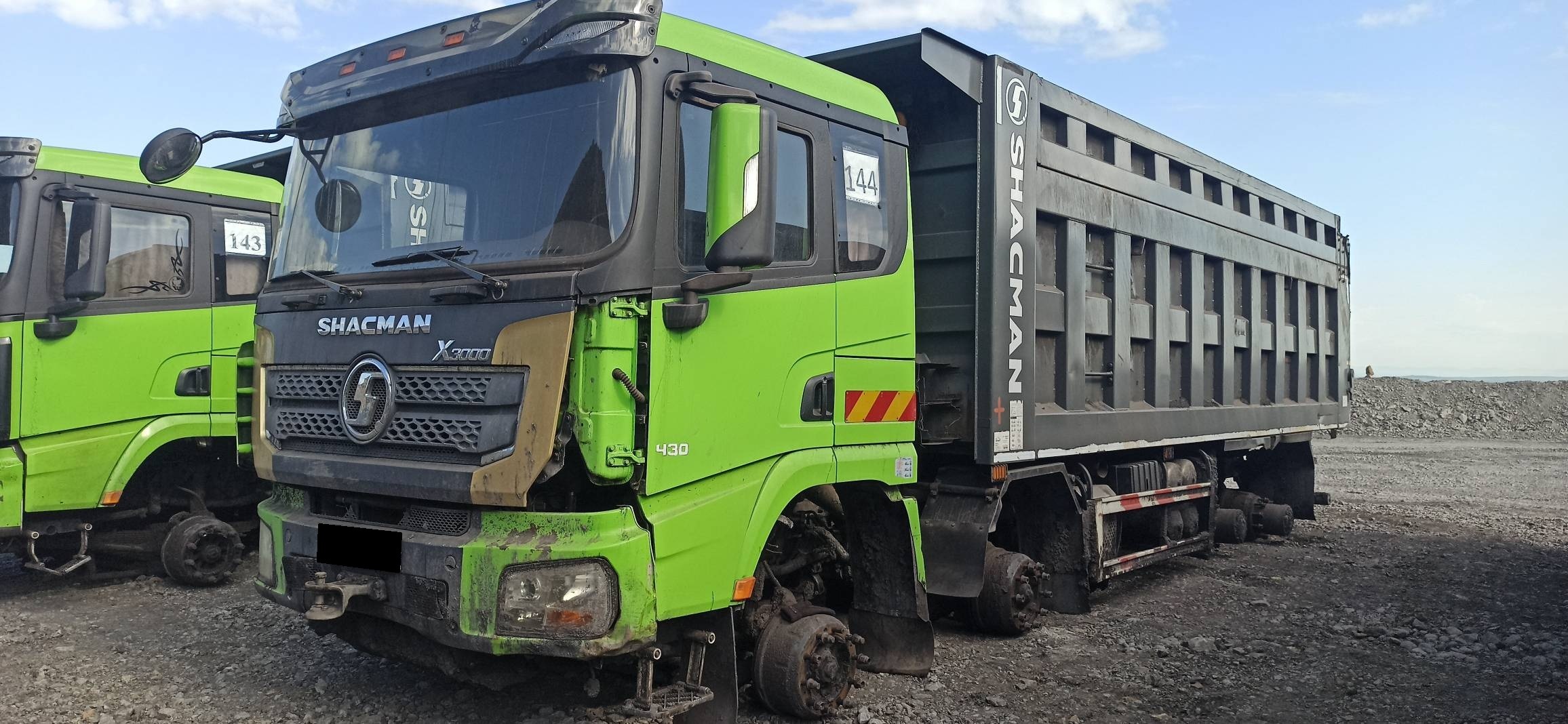 Самосвал Shacman SX33186V366