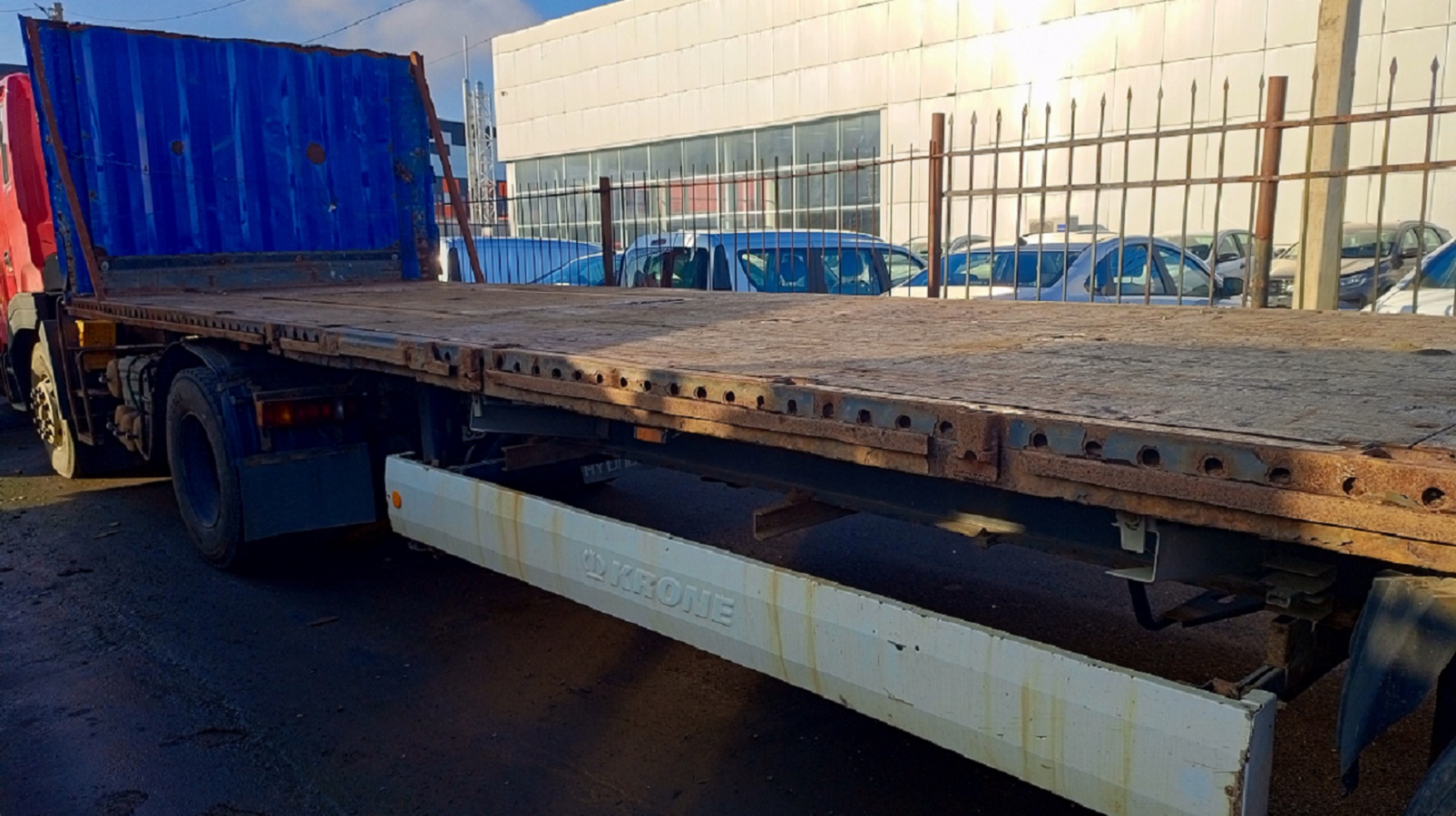 Полуприцеп тентованный Krone SDP27