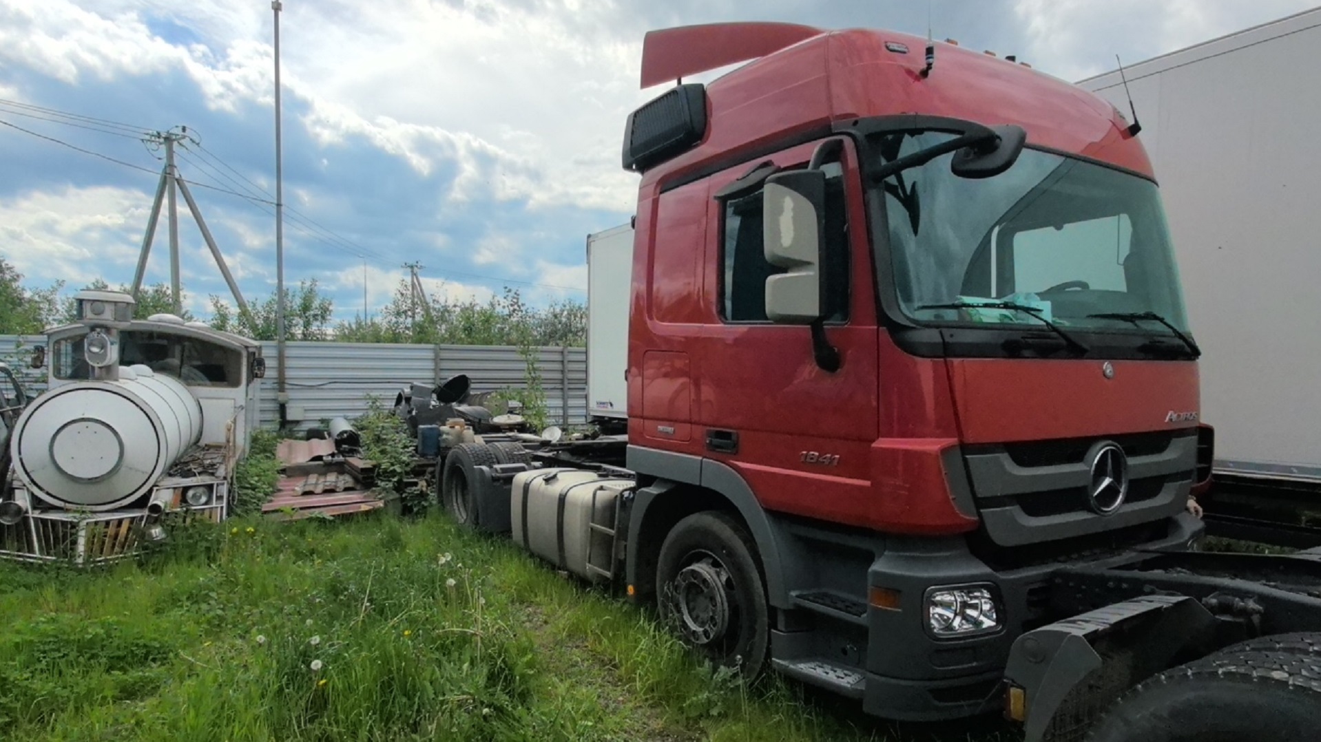 Тягач седельный Mercedes-Benz Actros 1841LS