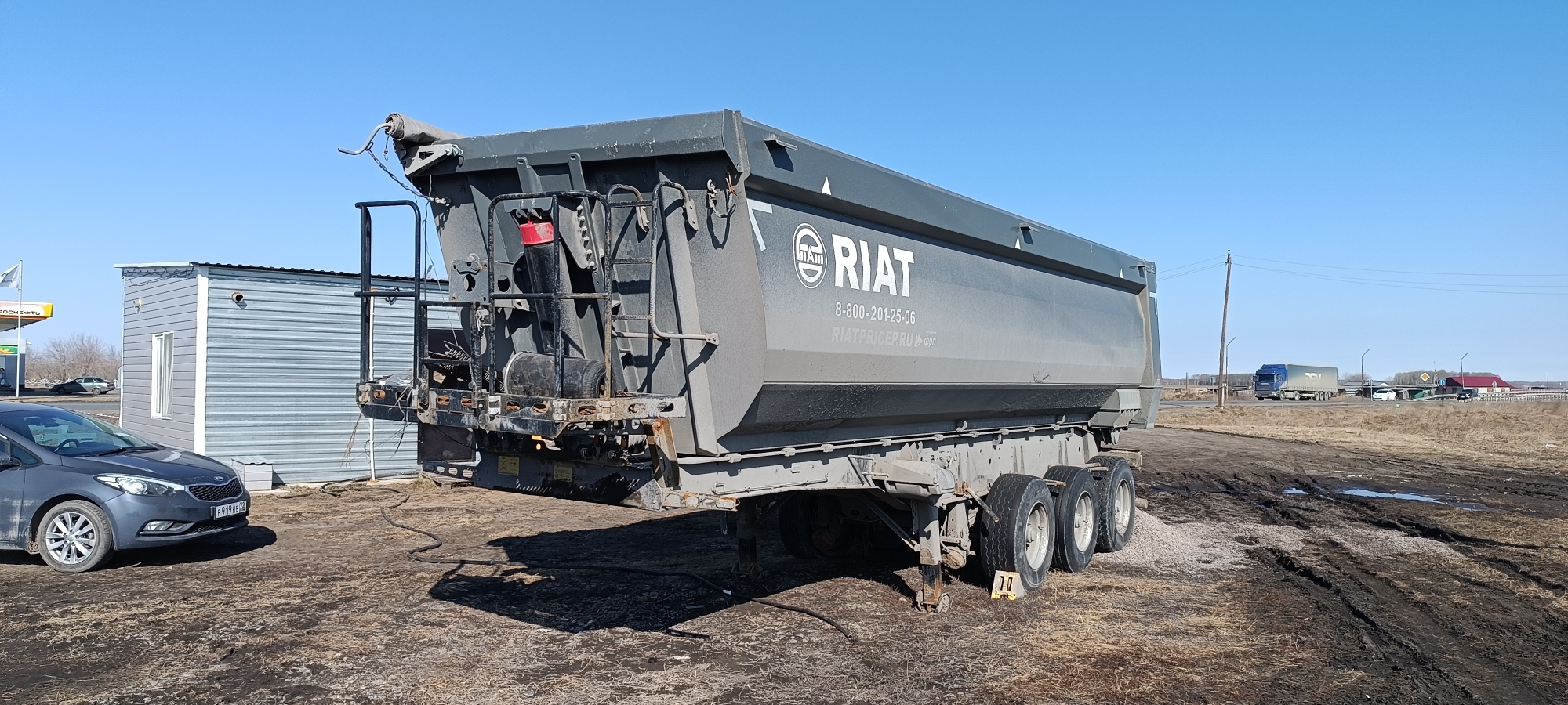 Полуприцеп-самосвал Riat 924900-33H2
