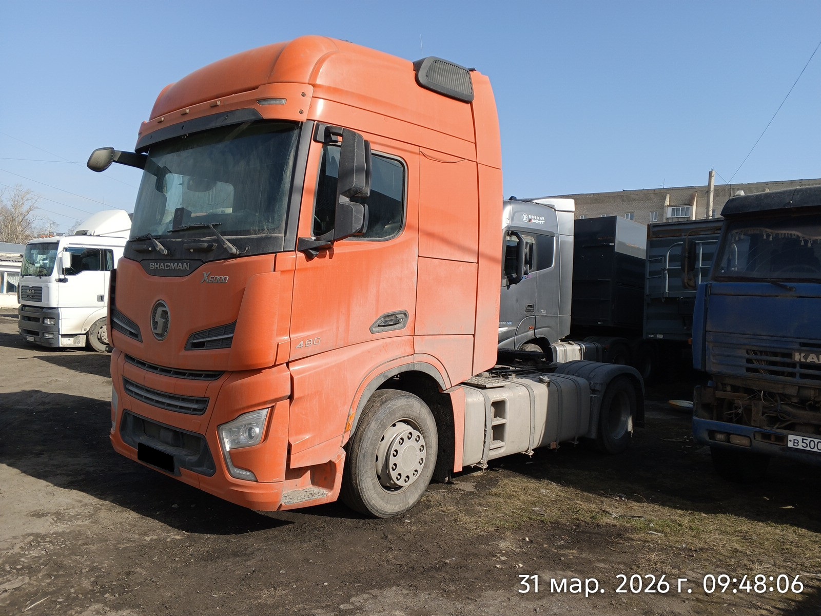 Тягач седельный Shacman SX4188YY381