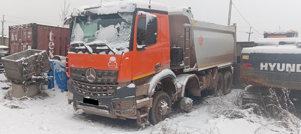 Самосвал Mercedes-Benz Arocs