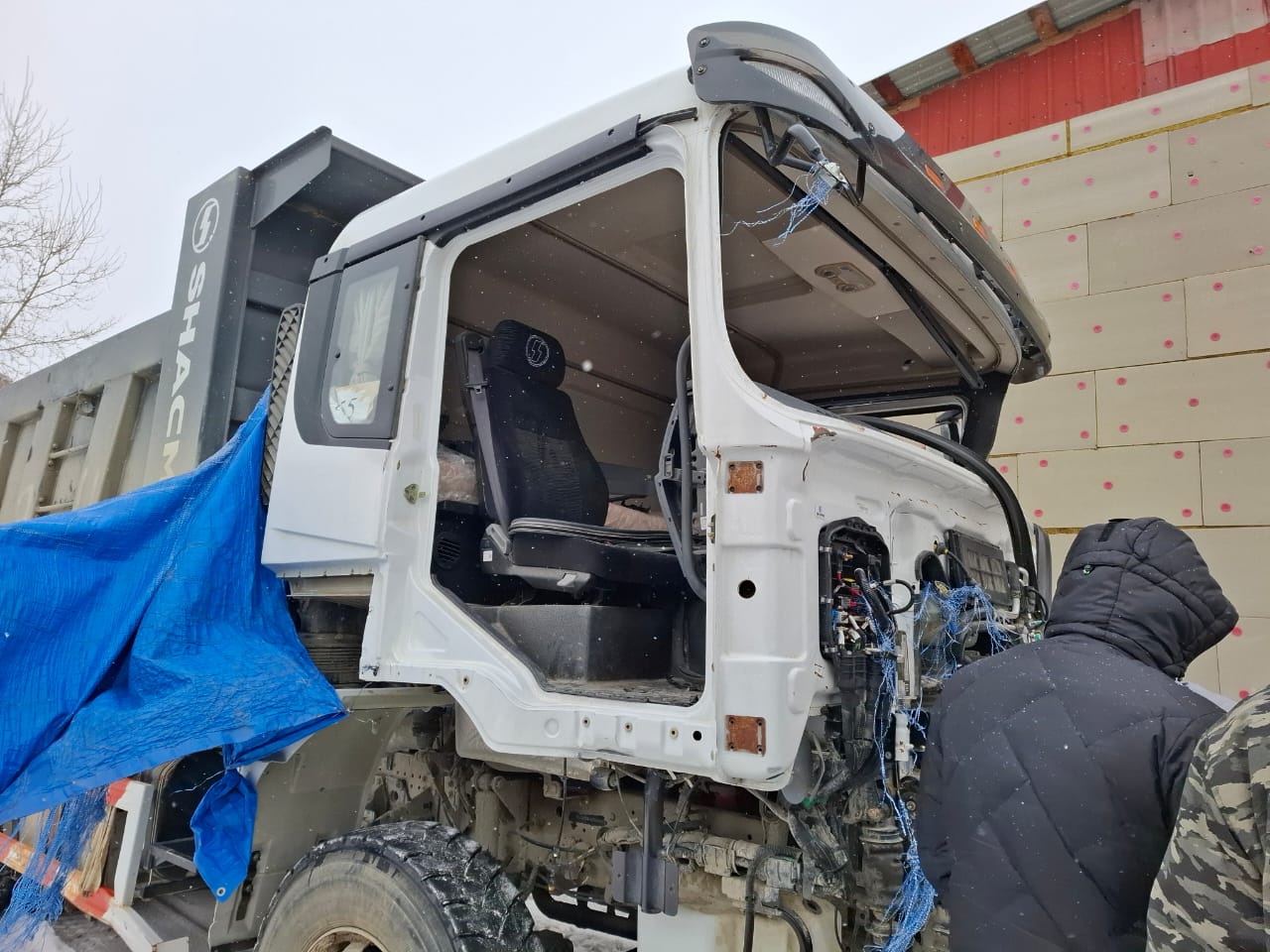 Самосвал Shacman SX32586W384C