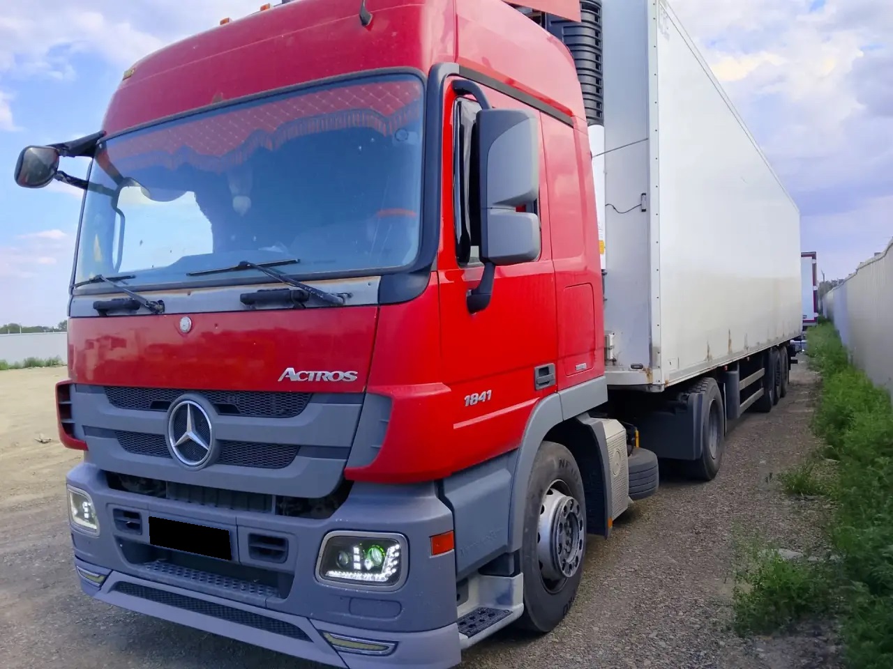 Тягач седельный Mercedes-Benz Actros (1841LS)