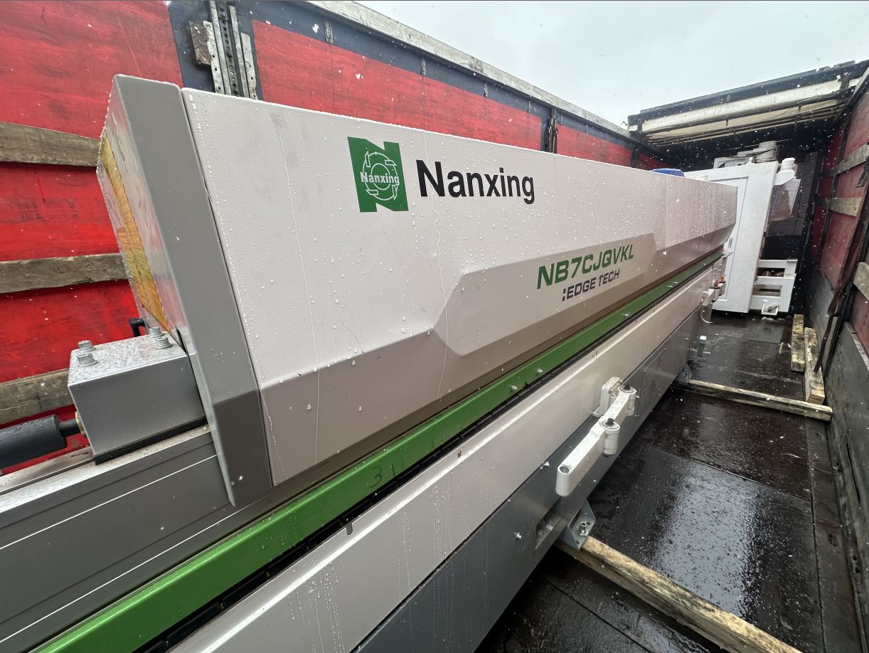 Автоматический кромкооблицовочный станок Nanxing NB7CJQVKL в комплекте с Фильтром рукавным EcoWood модель "FPC-10000 Gen2"