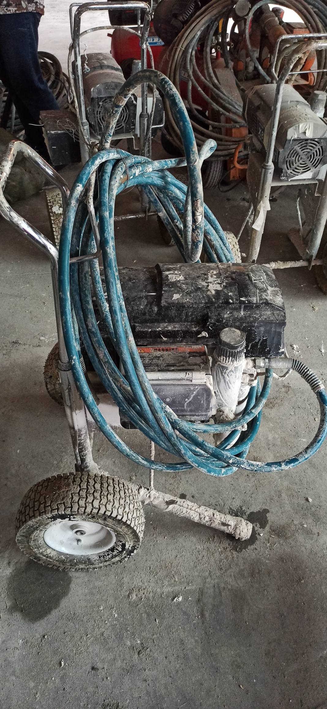 Комплект покрасочного оборудования Dino-Power X81L 8.0L (состоящий из 5 агрегатов DP X81L 8.0L (зав. № Х81 23С0695, Х81 23С0702, Х81 23F1283, Х81 23F1285, Х81 23F1286)