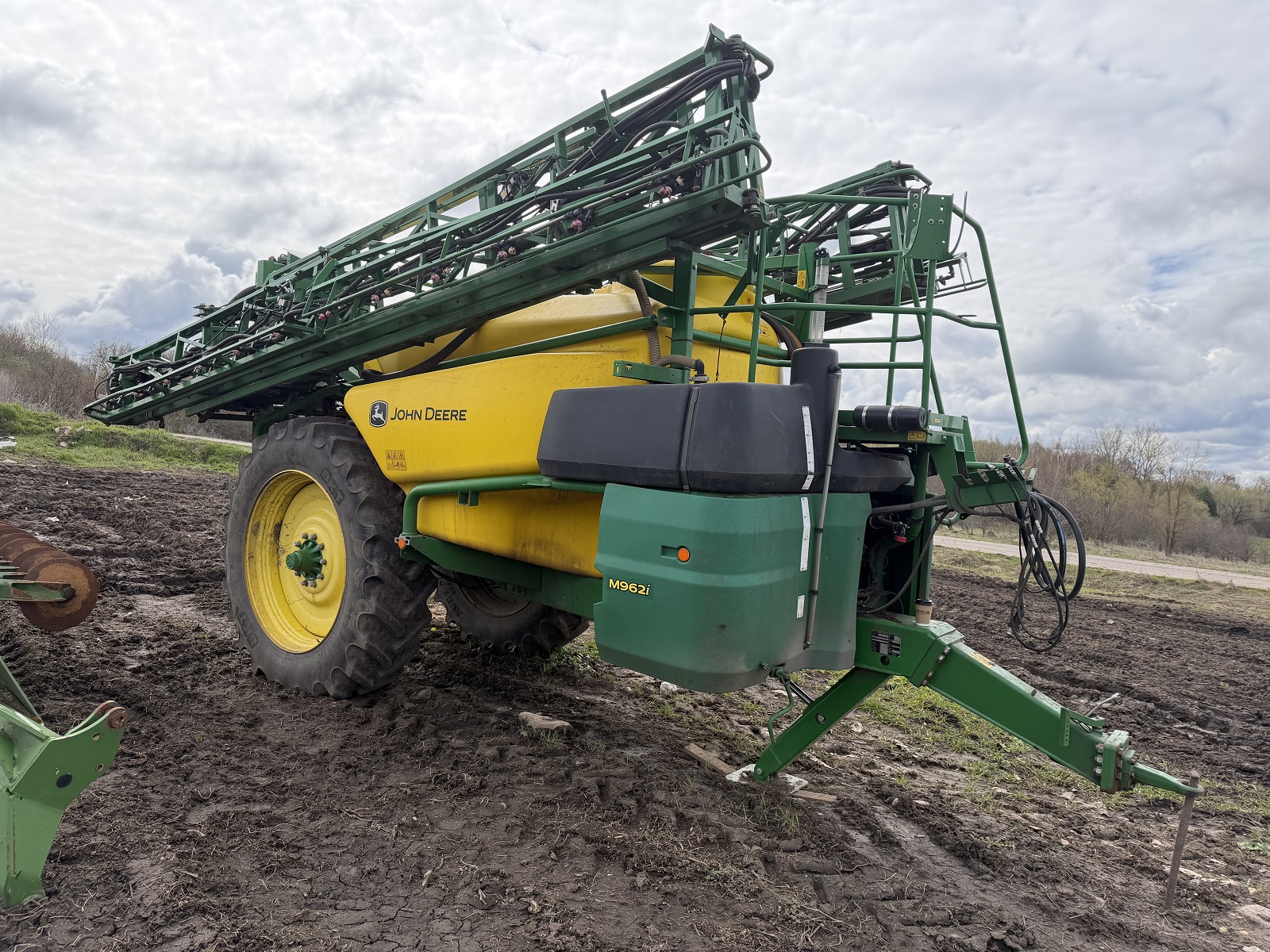 Прицепной опрыскиватель John Deere М962
