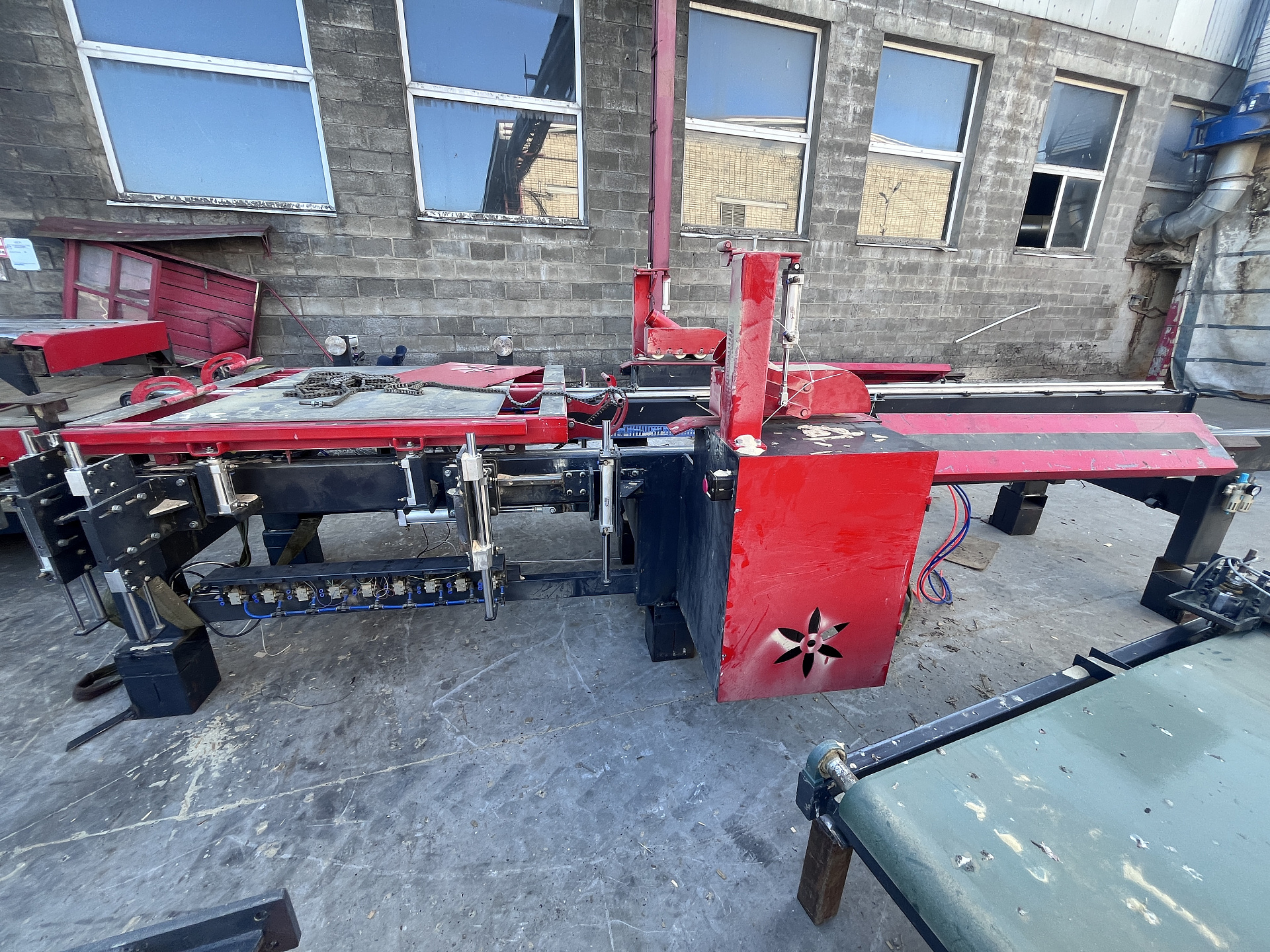 Автоматическая линия обрезки кромок фанеры AETS-5х5
