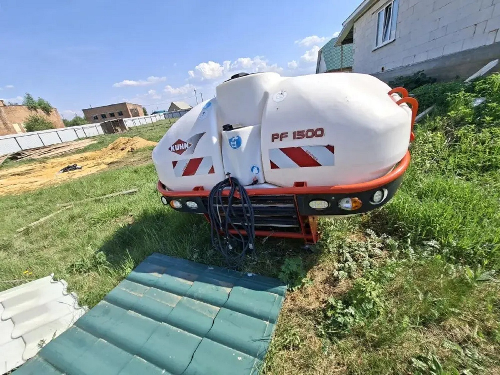 Навесной опрыскиватель Kuhn Altis 2000L