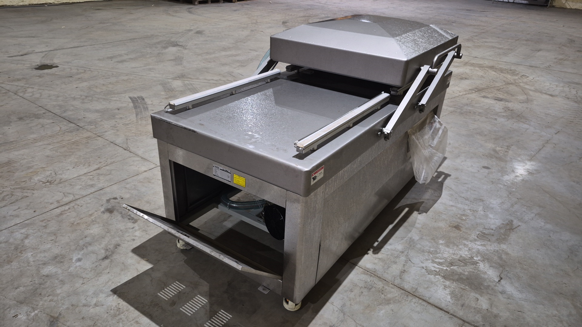 Напольный вакуумный упаковщик HVC-820S/2B