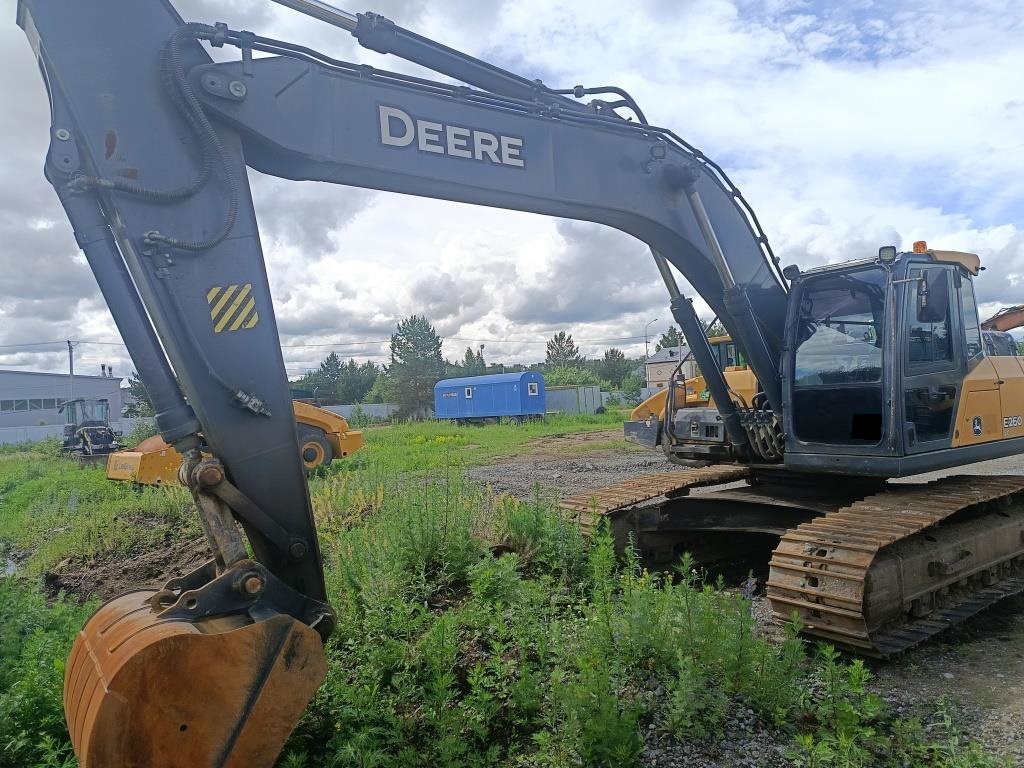 Экскаватор John Deere E 260 LC