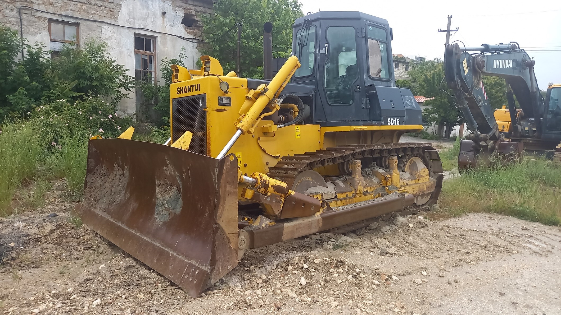 Бульдозер Shantui SD16