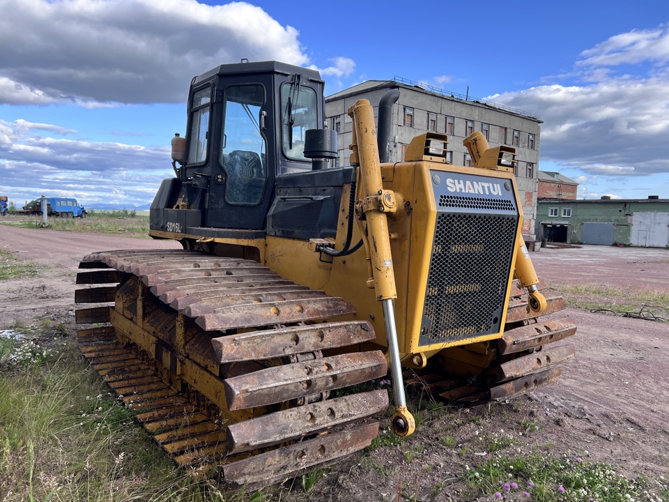Бульдозер Shantui SD16L