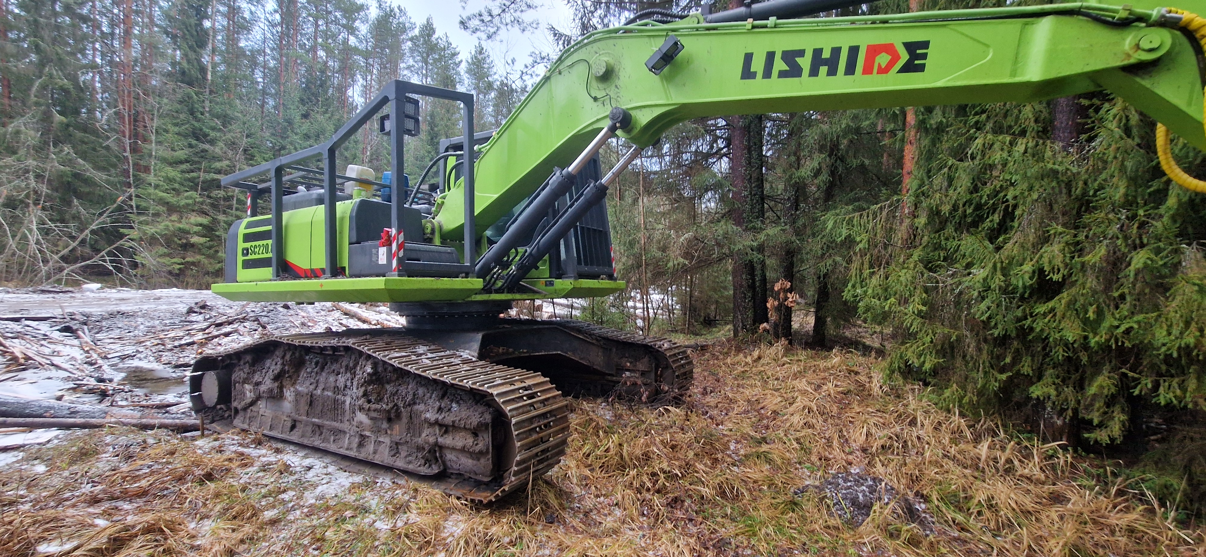 Экскаватор Lishide SC220.8 с харвестерной головкой Woody WH60-1 (зав. № WH60-1-565)