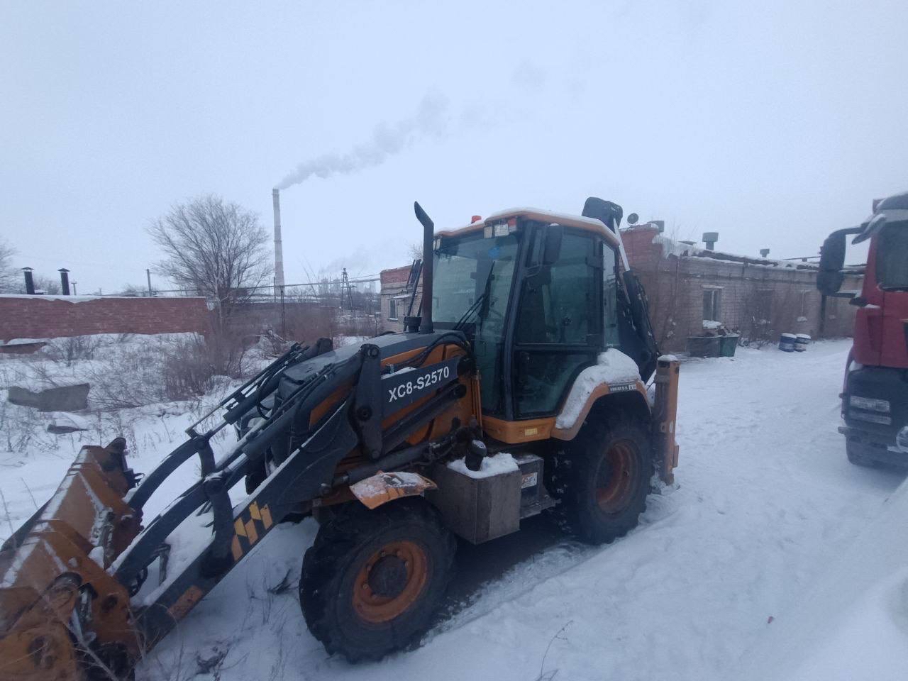 Экскаватор-погрузчик XCMG XC8-S2570