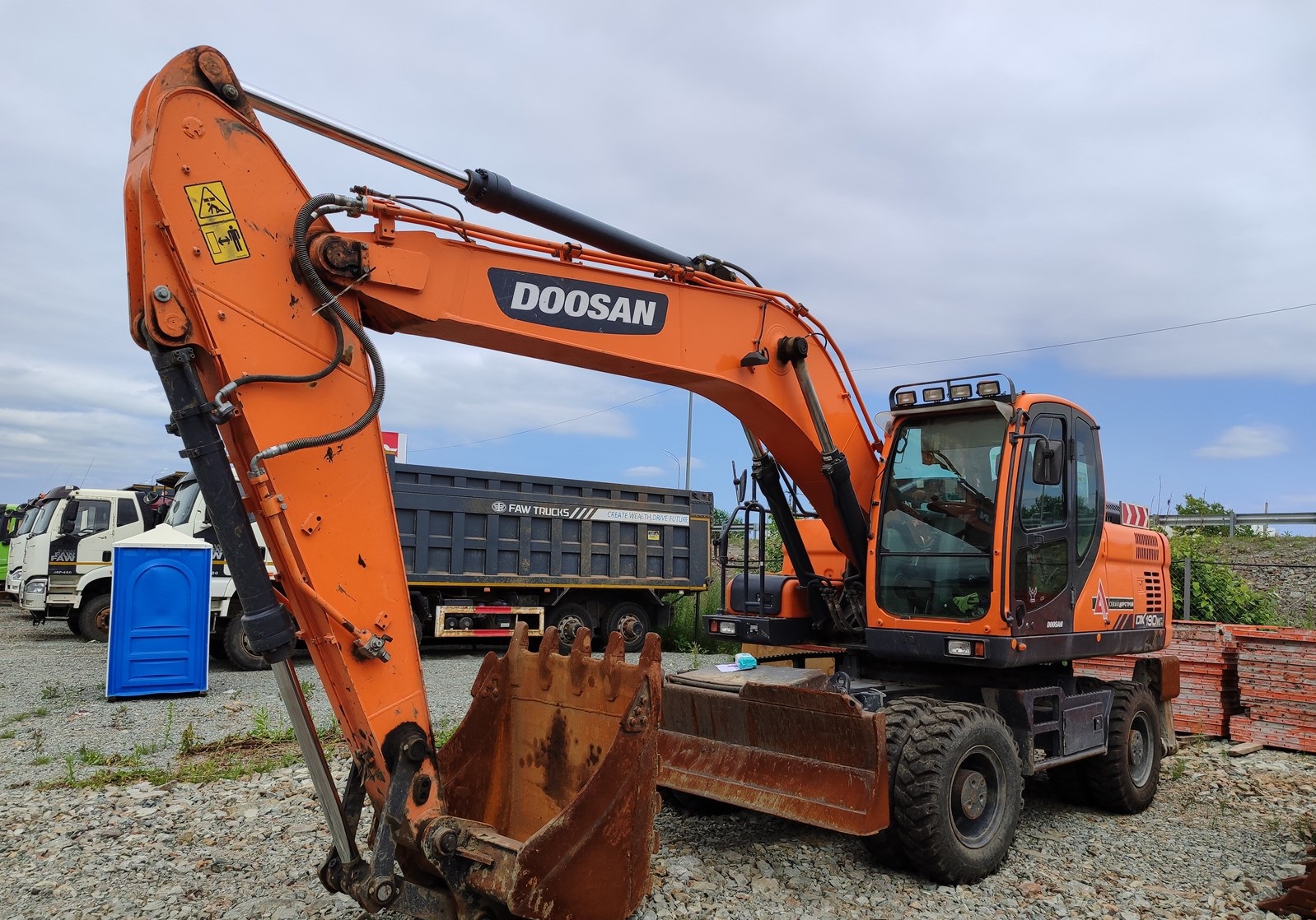 Экскаватор Doosan DX190WA