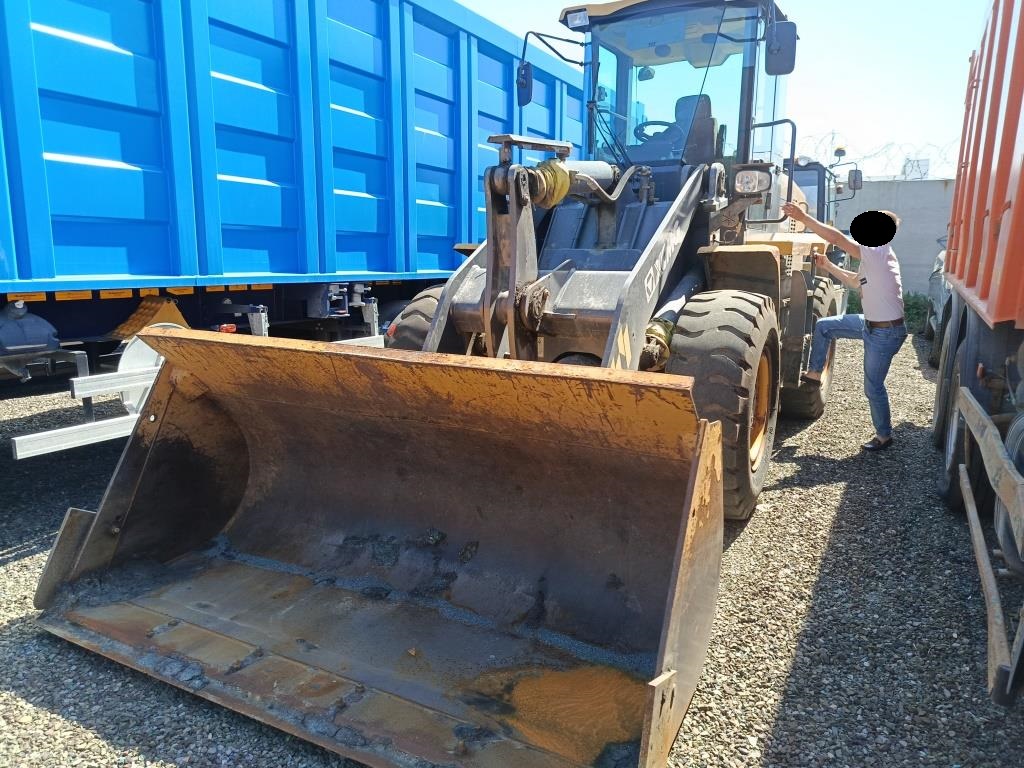 Погрузчик XCMG LW330RU