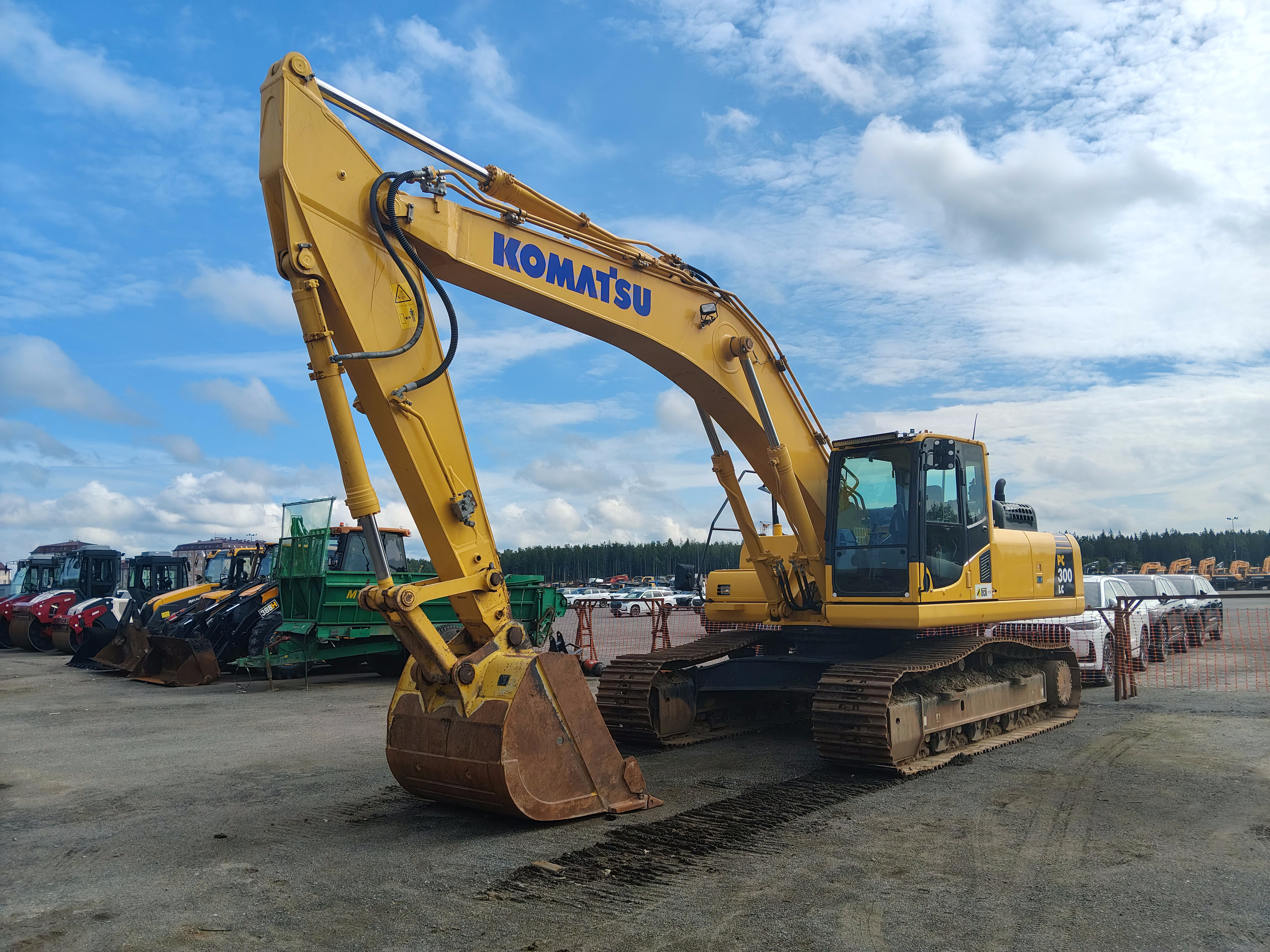 Экскаватор Komatsu PC300LC-8M0