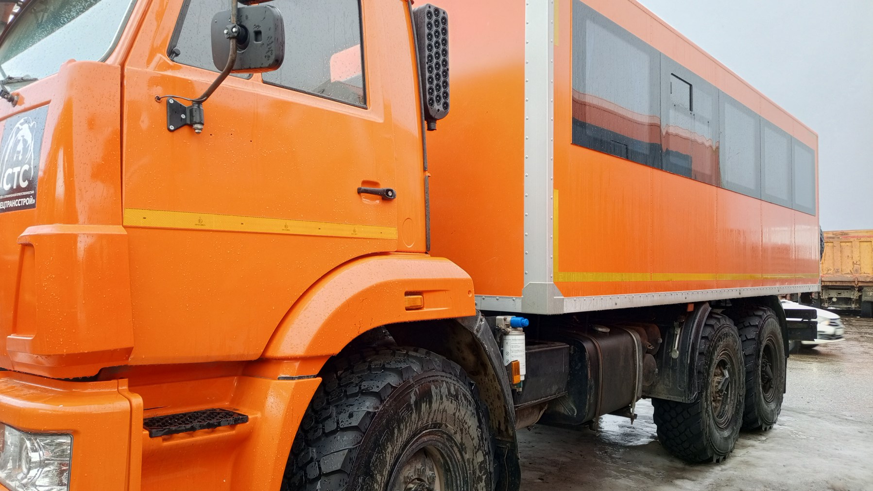 Кузов-фургон от вахтового автобуса 422612